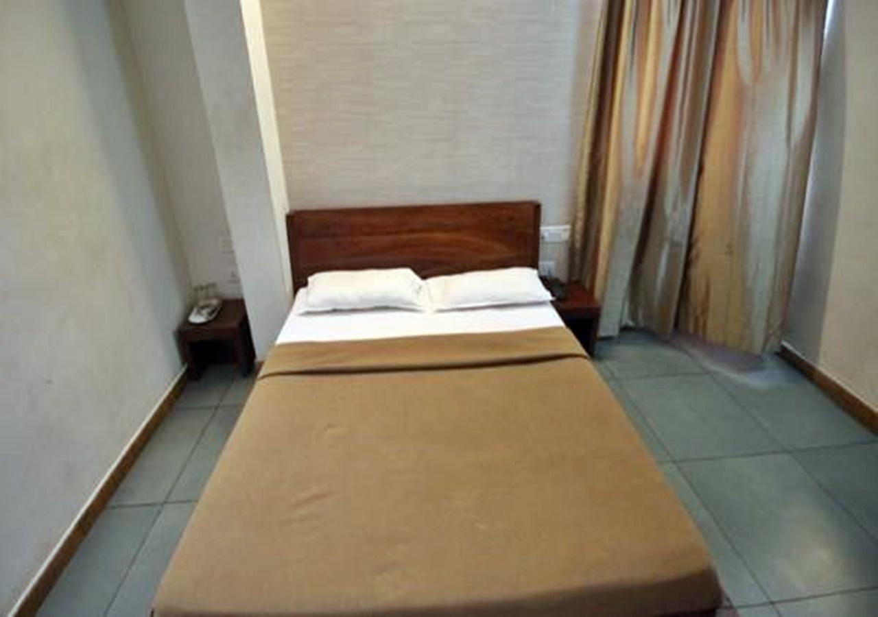 Hotel Holiday Home บังกาลอร์ ภายนอก รูปภาพ